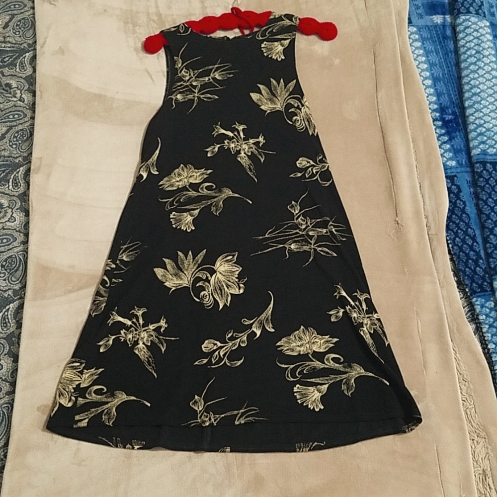 Jalate cocktail dress, says L but is cut Medium.